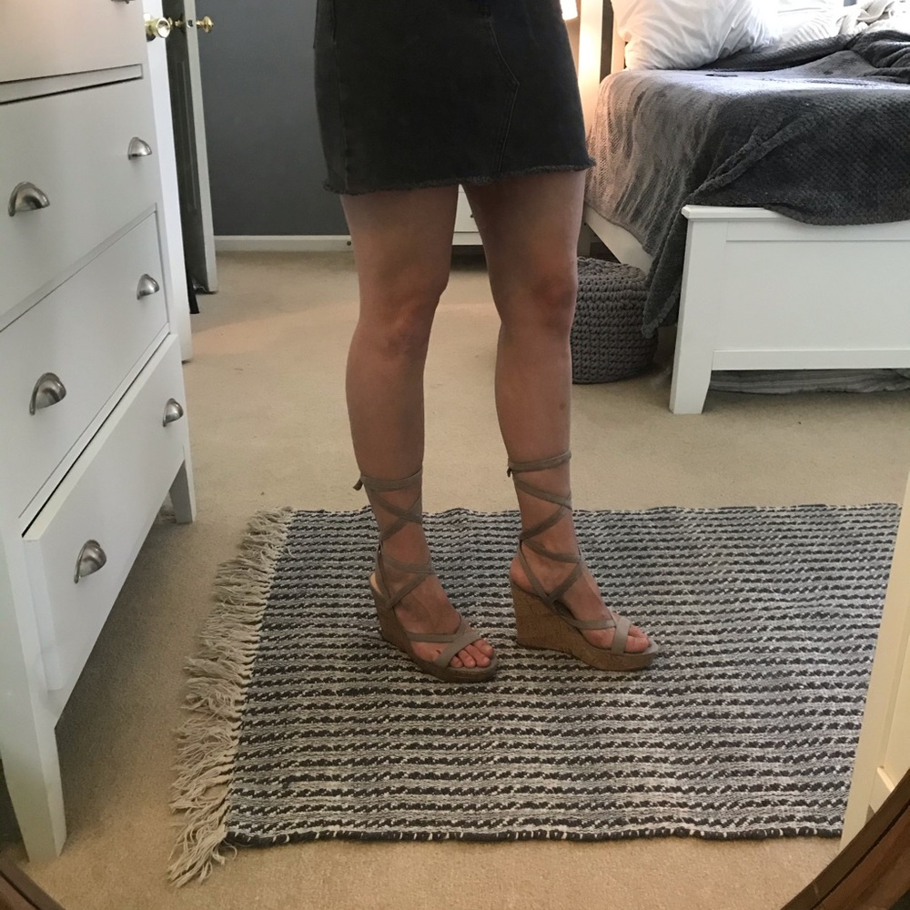 Guess - Wrap Wedges - Picture 6 of 13